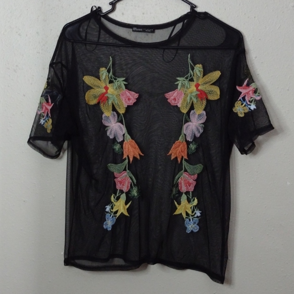 Mesh embroidered tee